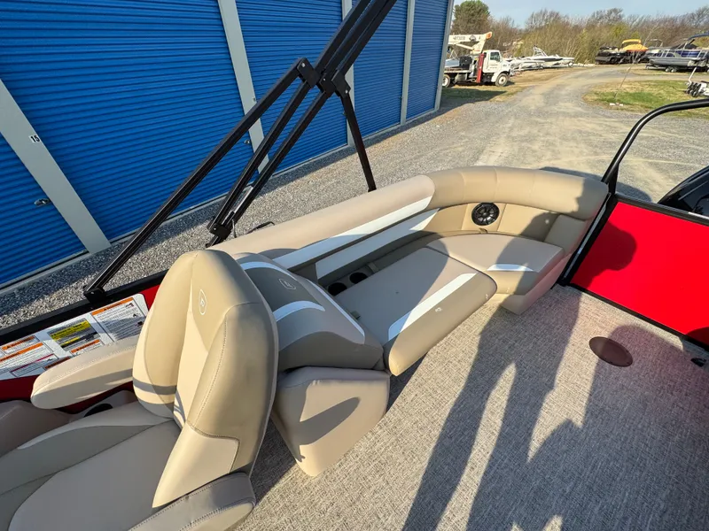 Slide: The Image of Premier 220 Sunscape RF 2026 - 37