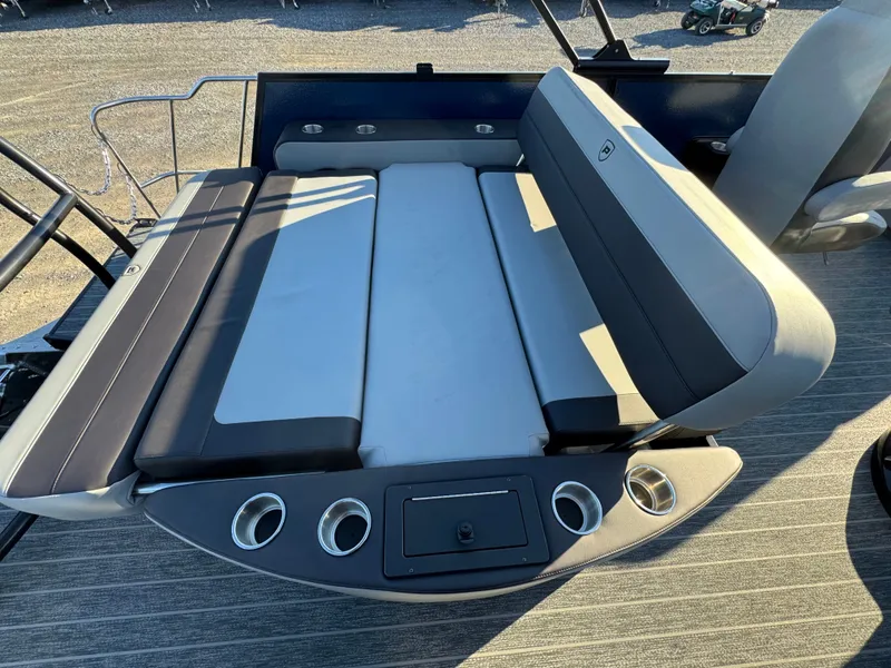 Slide: The Image of Premier 230 Sunsation RL 2026 - 37