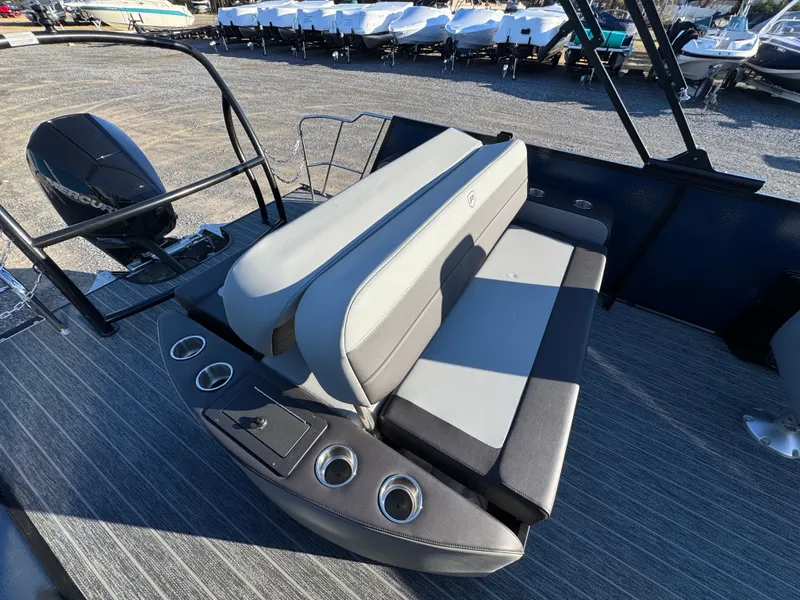 Slide: The Image of Premier 230 Sunsation RL 2026 - 32