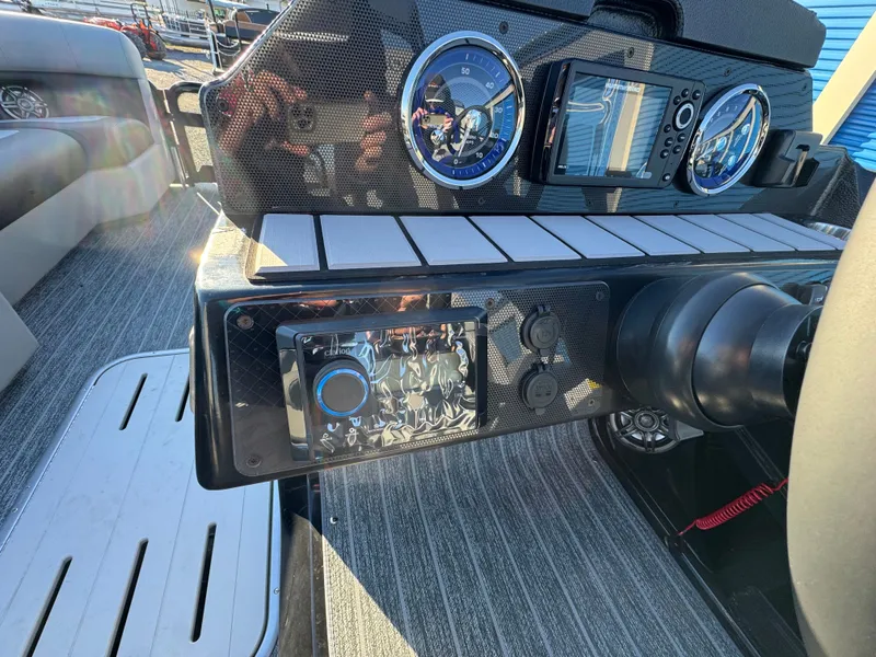 Slide: The Image of Premier 230 Sunsation RL 2026 - 28