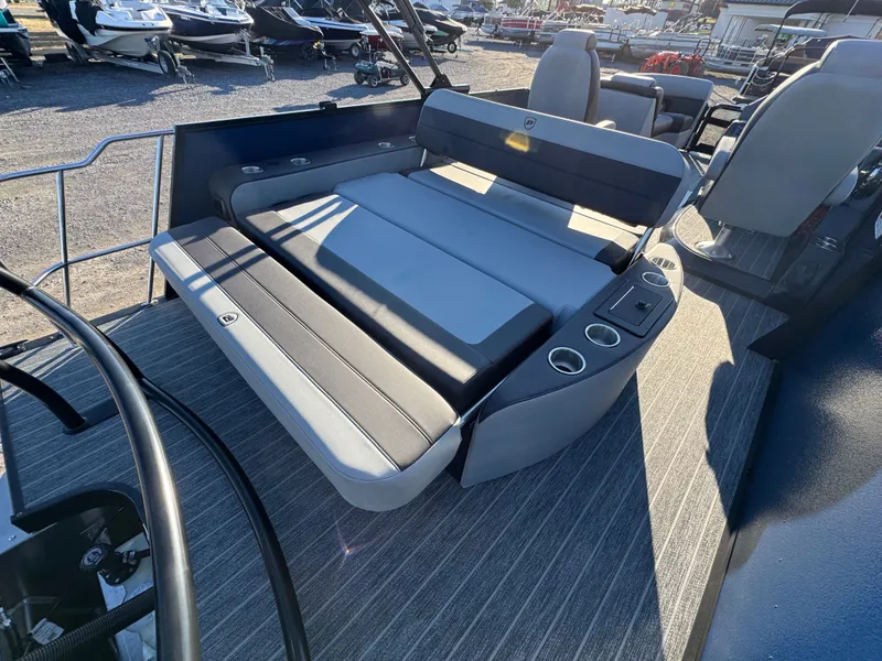 Slide: The Image of Premier 230 Sunsation RL 2026 - 38