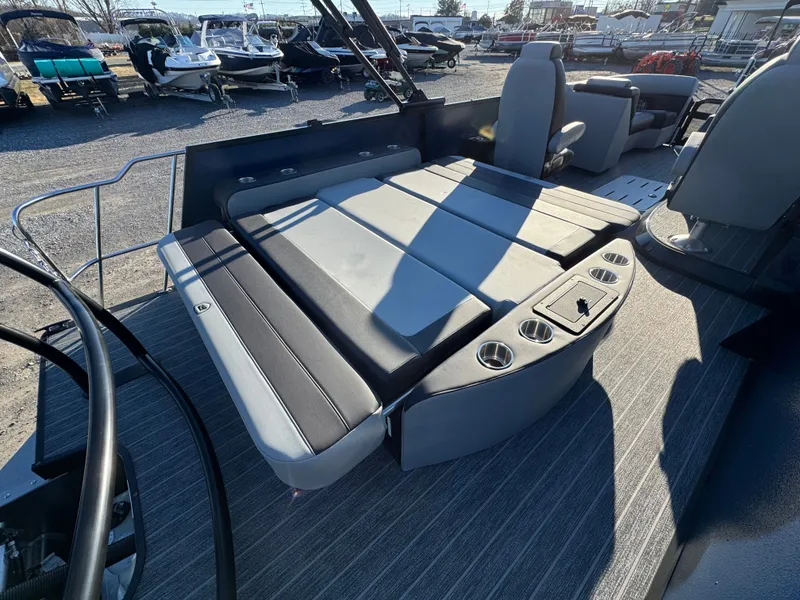 Slide: The Image of Premier 230 Sunsation RL 2026 - 41