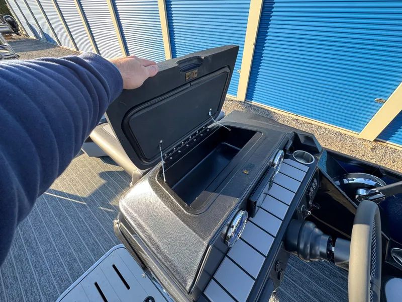 Slide: The Image of Premier 230 Sunsation RL 2026 - 30