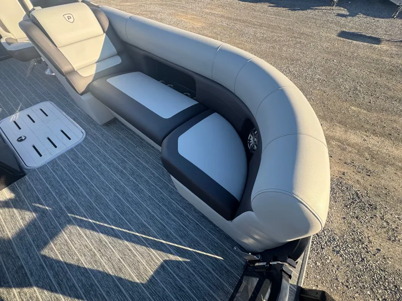 Slide: The Image of Premier 230 Sunsation RL 2026 - 16