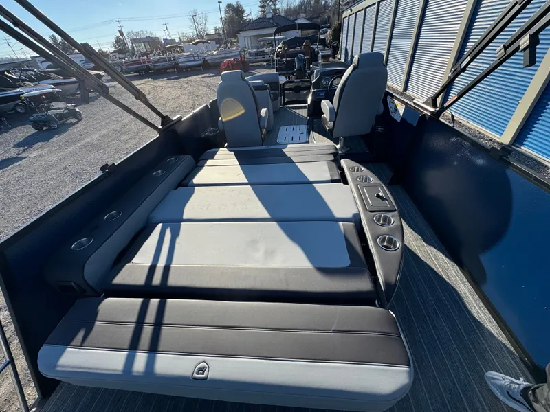 Slide: The Image of Premier 230 Sunsation RL 2026 - 42