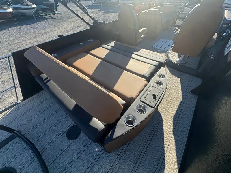Slide: The Image of Premier 230 Sunsation RL 2026 - 32