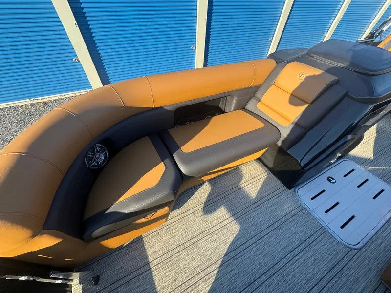 Slide: The Image of Premier 230 Sunsation RL 2026 - 16