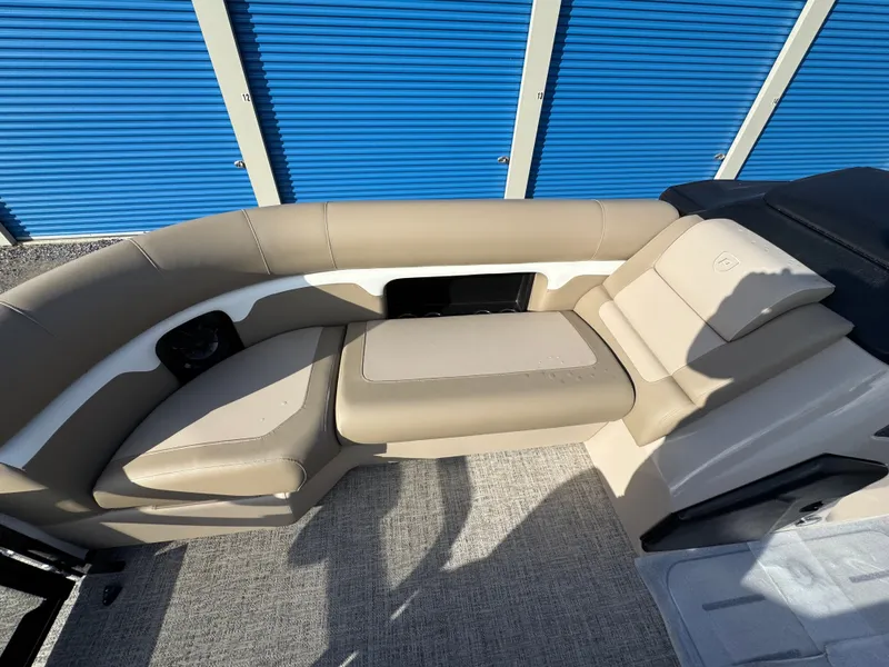 Slide: The Image of Premier 230 Sunsation RL 2026 - 17