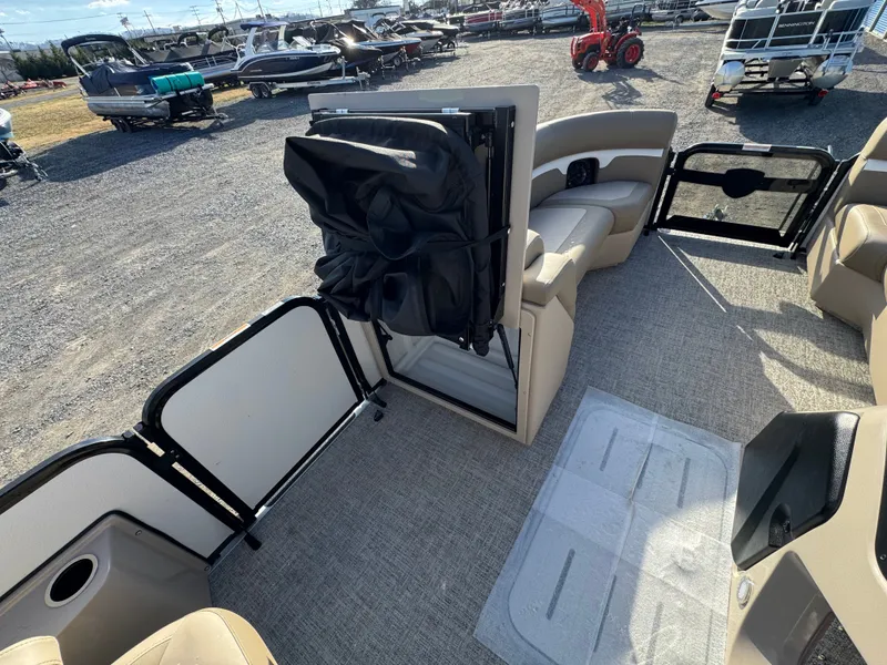 Slide: The Image of Premier 230 Sunsation RL 2026 - 33