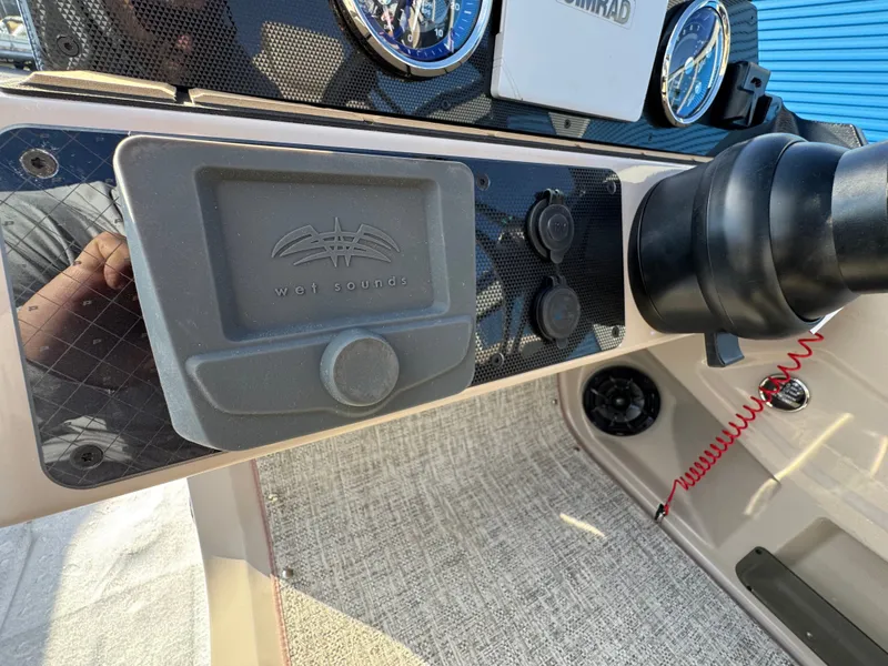 Slide: The Image of Premier 230 Sunsation RL 2026 - 30