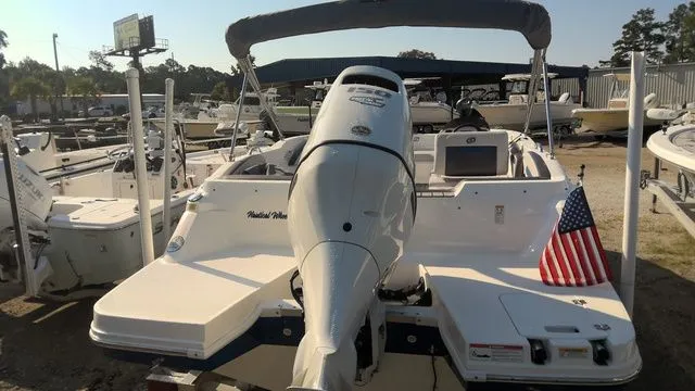 Slide: The Image of Hurricane SunDeck Sport 205 OB 2021 - 4