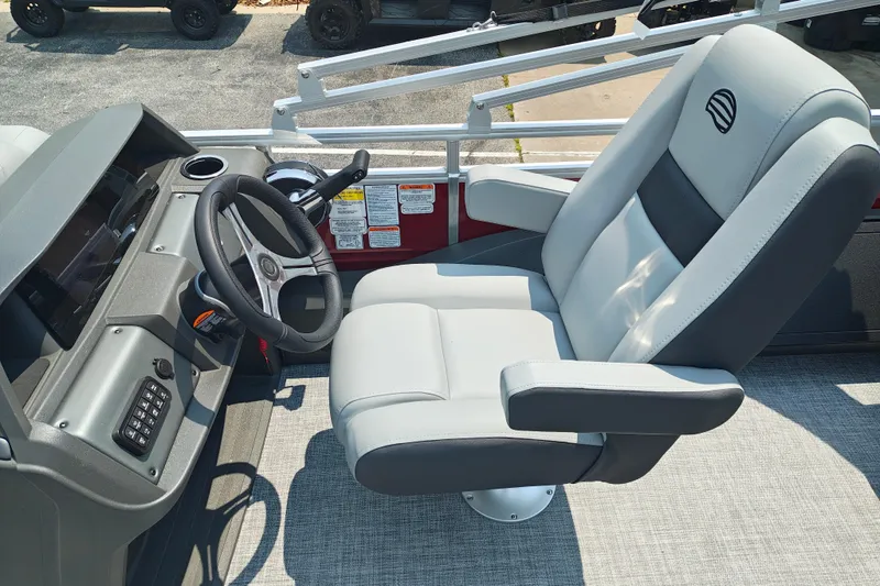 Slide: The Image of Captain's chair and helm of 2026 Sun Tracker Sportfish 24 XP3 boat. - 10