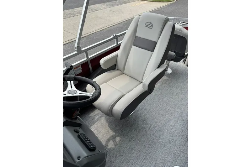 Slide: The Image of Captain's chair on 2026 Sun Tracker Fishin' Barge 22 XP3 pontoon boat. - 15