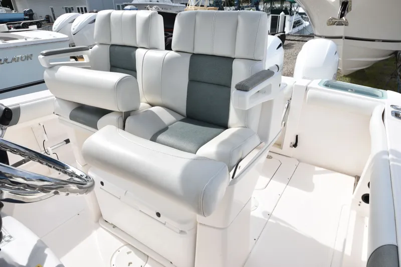 Slide: The Image of Everglades 255 Center Console 2014 - 33