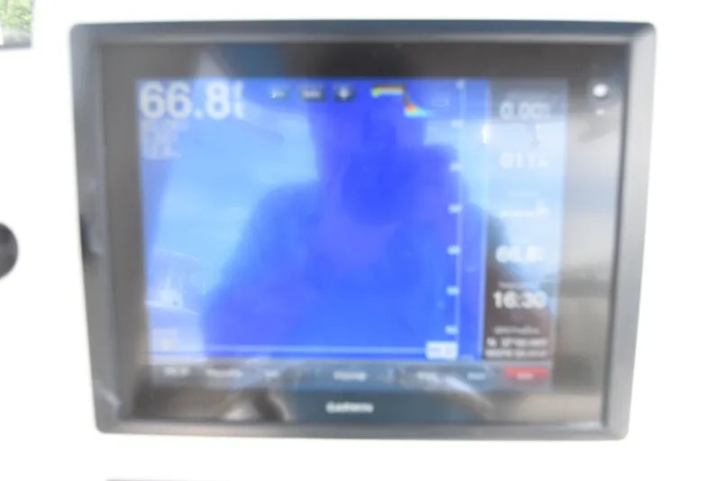Slide: The Image of Everglades 255 Center Console 2014 - 31