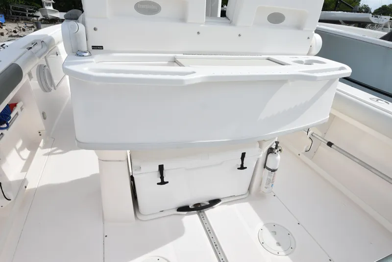 Slide: The Image of Everglades 255 Center Console 2014 - 38
