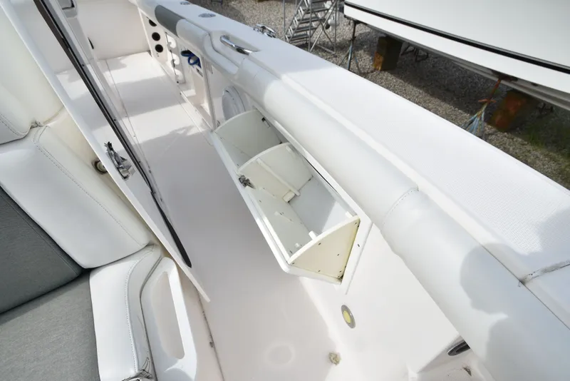 Slide: The Image of Everglades 255 Center Console 2014 - 13