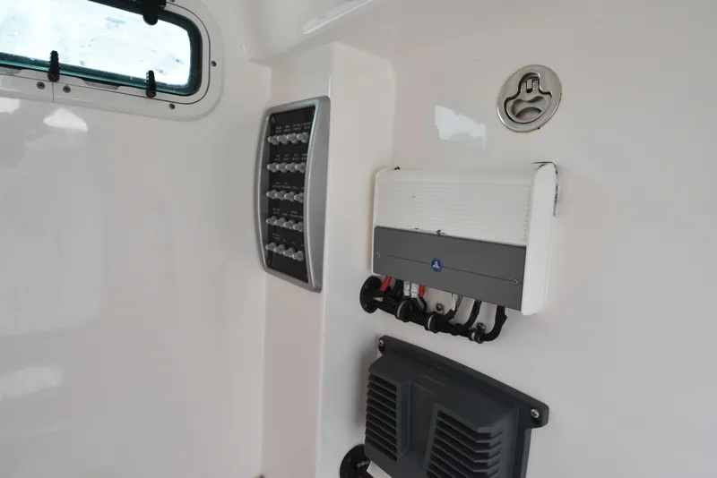 Slide: The Image of Everglades 255 Center Console 2014 - 50