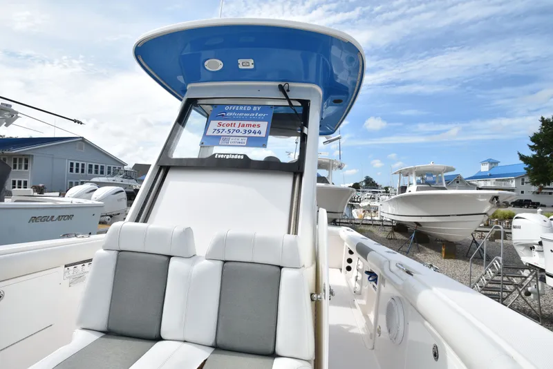 Slide: The Image of Everglades 255 Center Console 2014 - 12