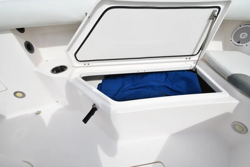 Slide: The Image of Everglades 255 Center Console 2014 - 7