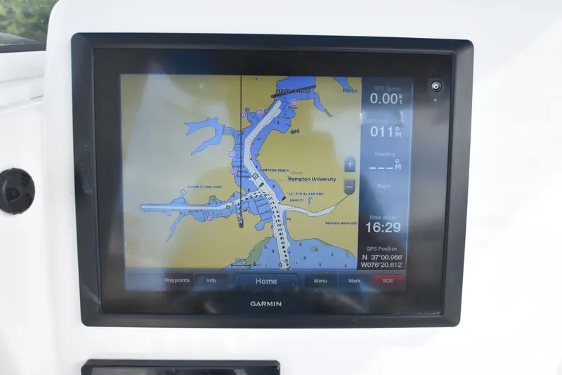 Slide: The Image of Everglades 255 Center Console 2014 - 27