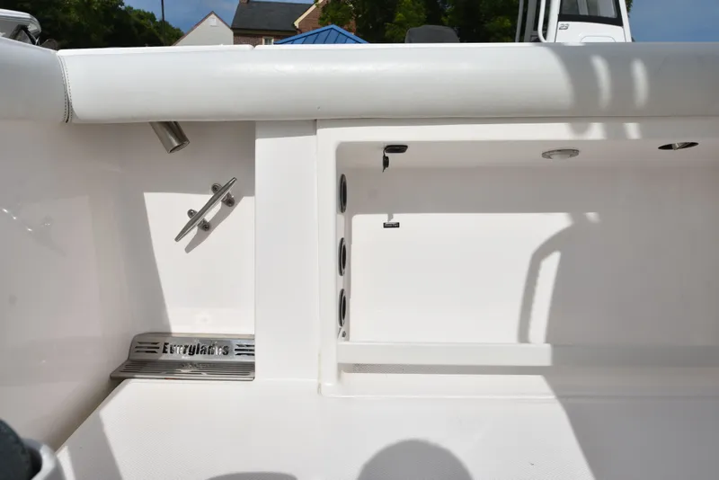 Slide: The Image of Everglades 255 Center Console 2014 - 44