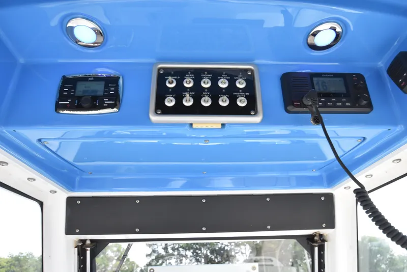 Slide: The Image of Everglades 255 Center Console 2014 - 20