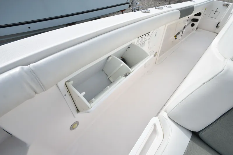 Slide: The Image of Everglades 255 Center Console 2014 - 14