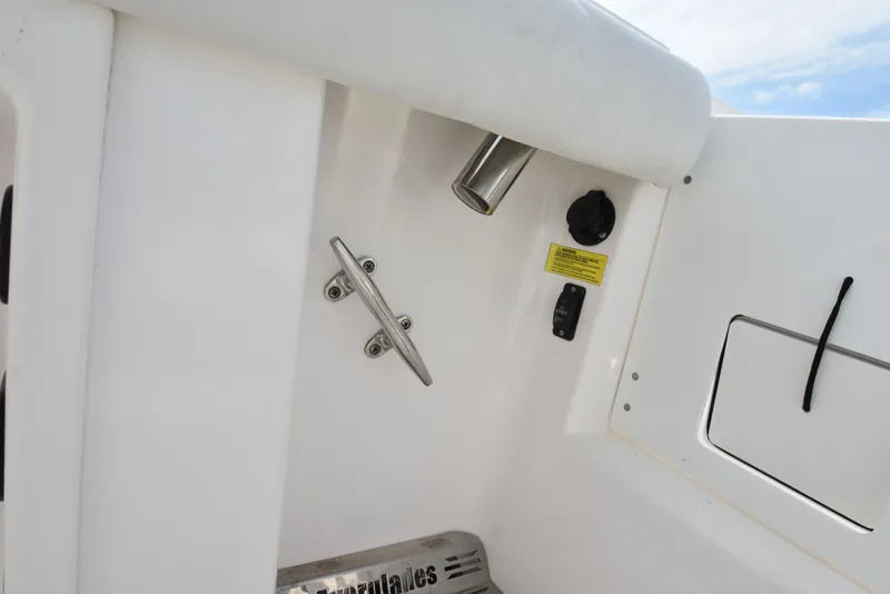 Slide: The Image of Everglades 255 Center Console 2014 - 42