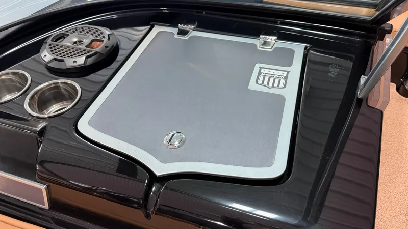 Slide: The Image of MasterCraft XT22 2019 - 56