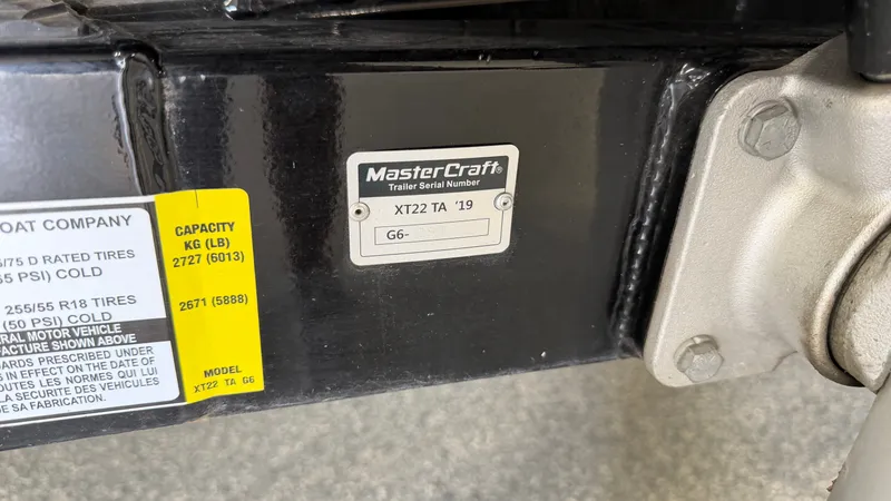Slide: The Image of MasterCraft XT22 2019 - 111