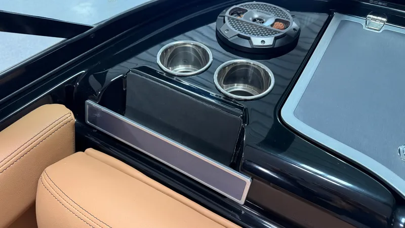 Slide: The Image of MasterCraft XT22 2019 - 54