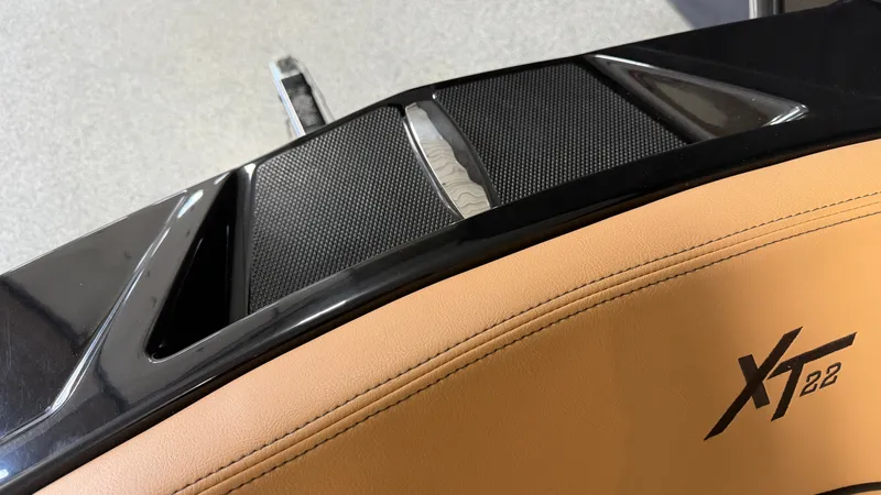 Slide: The Image of MasterCraft XT22 2019 - 91