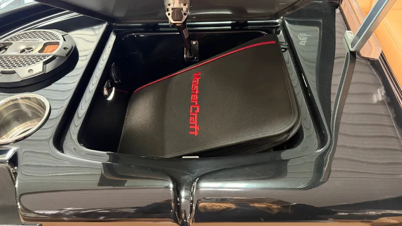 Slide: The Image of MasterCraft XT22 2019 - 57