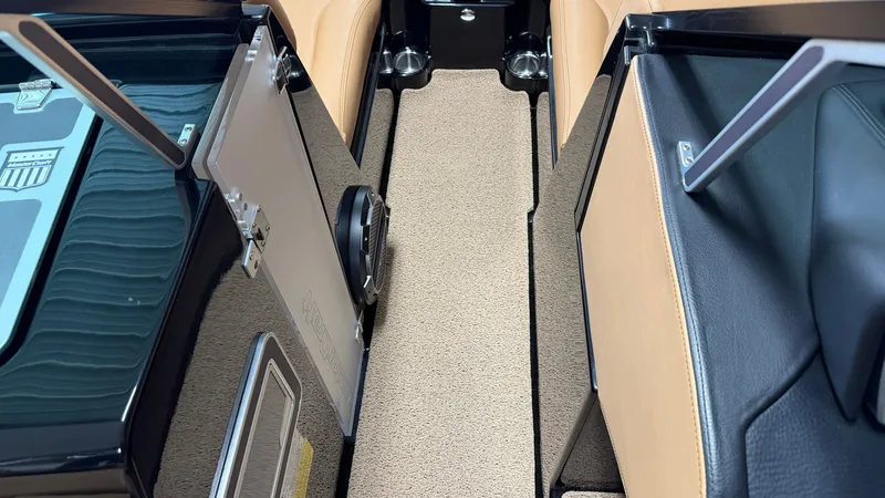 Slide: The Image of MasterCraft XT22 2019 - 75