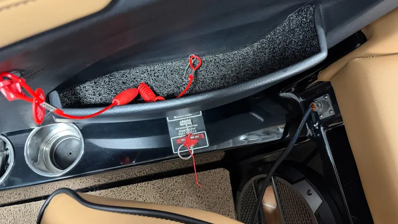 Slide: The Image of MasterCraft XT22 2019 - 61