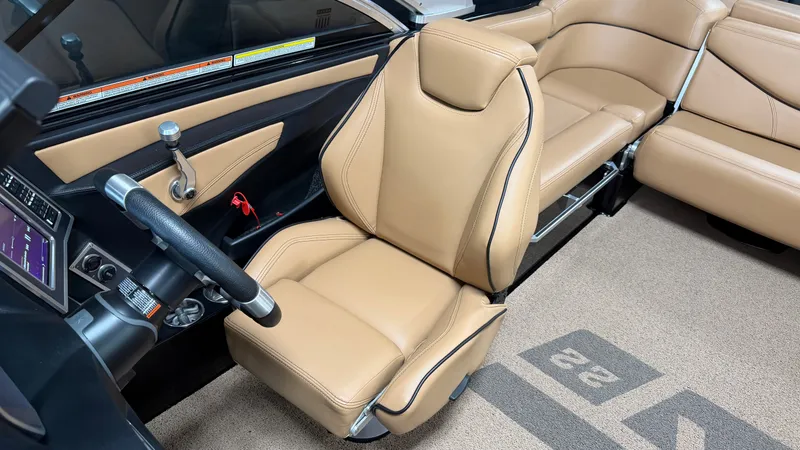 Slide: The Image of MasterCraft XT22 2019 - 59