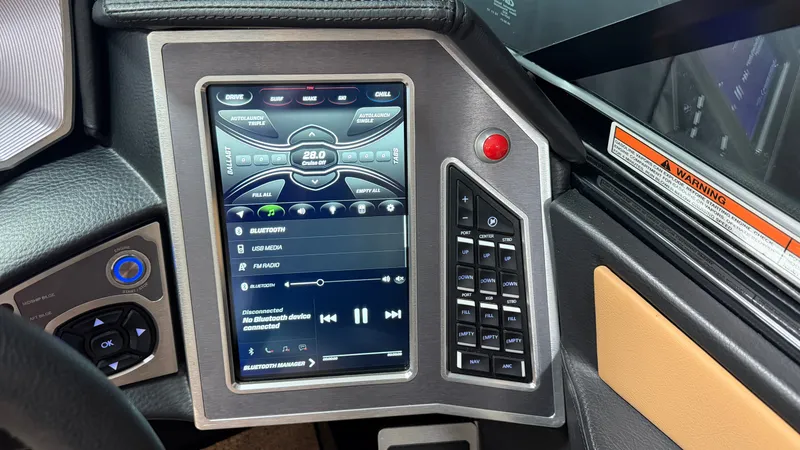 Slide: The Image of MasterCraft XT22 2019 - 67