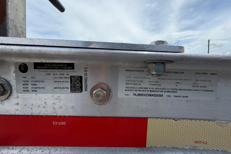 Slide: The Image of Tire and loading information on a Boston Whaler 250 Dauntless trailer, manufactured in 2021. - 64