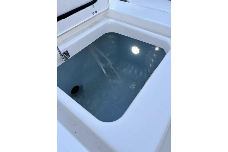 Slide: The Image of Livewell on 2022 Boston Whaler 250 Dauntless boat, filled with water. - 30