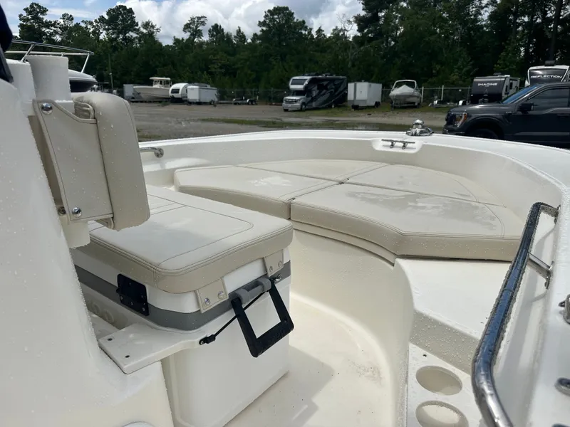 Slide: The Image of Boston Whaler 170 Montauk 2025 - 12