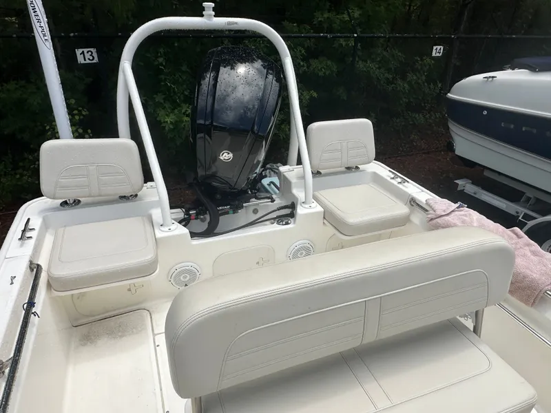 Slide: The Image of Boston Whaler 170 Montauk 2025 - 15
