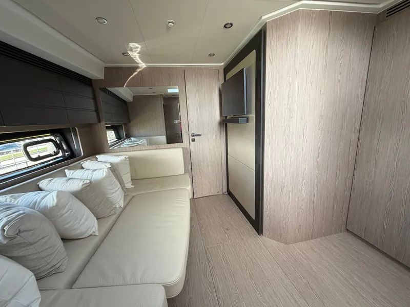 Slide: The Image of Azimut A45 2027 - 53