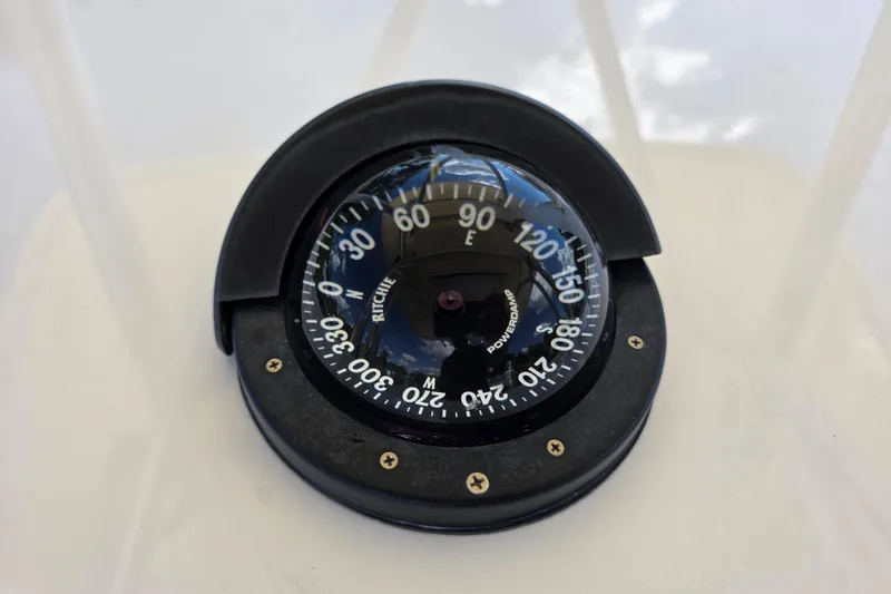 Slide: The Image of Compass on 2002 Regulator 26 Center Console boat, displaying cardinal directions. - 20