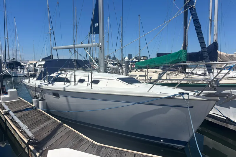 The Image of 2002 Catalina 320 - 0