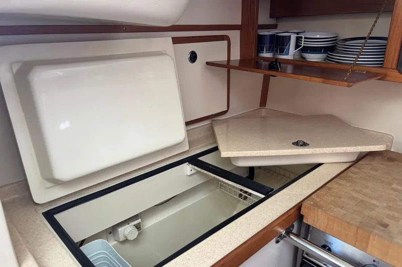 Slide: The Image of 12v refrigerator also can be icebox - 17