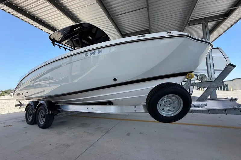 Slide: The Image of 2024 Yamaha Boats 255 FSH Sport H on trailer under shelter. - 30