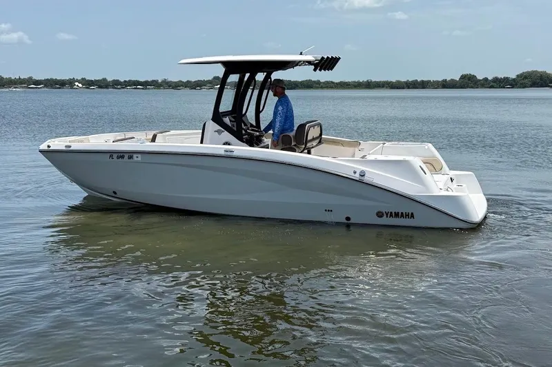 Slide: The Image of 2024 Yamaha Boats 255 FSH Sport H on calm water, side view. - 6