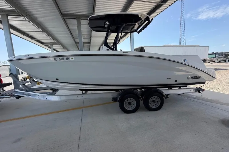 Slide: The Image of 2024 Yamaha Boats 255 FSH Sport H on trailer under shelter. - 0
