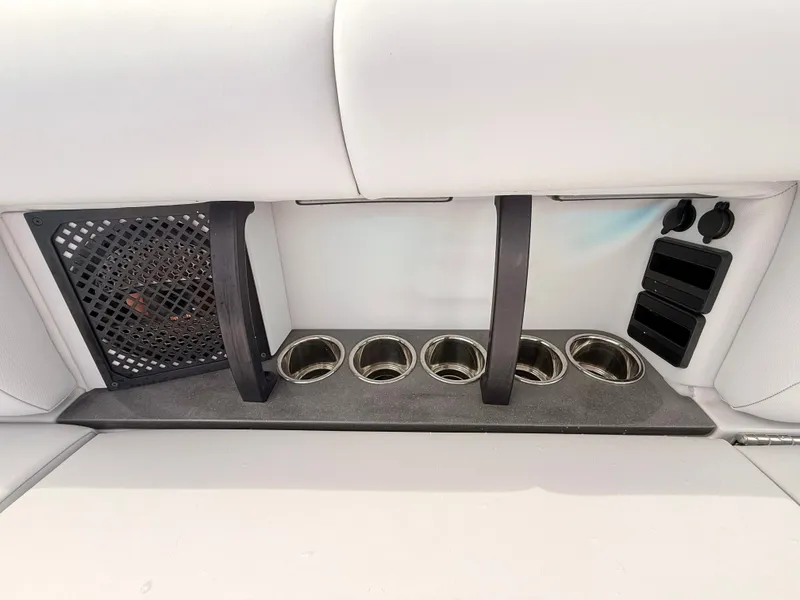 Slide: The Image of Aviara AV32 OB 2023 - 30